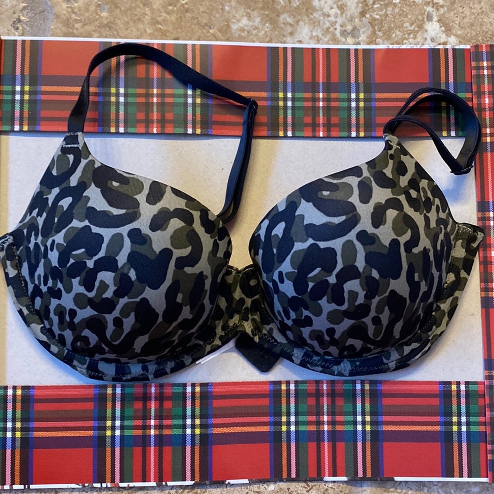 NWOT PINK Victoria’s Secret Camo Bra